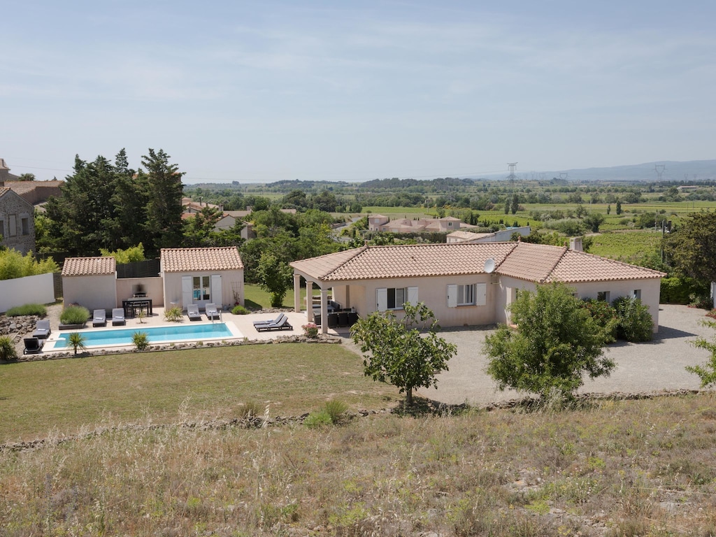 Sold - Modern furnished villa , 4 bedrooms, 3 bathrooms, swimming pool and garden (1990 m²)